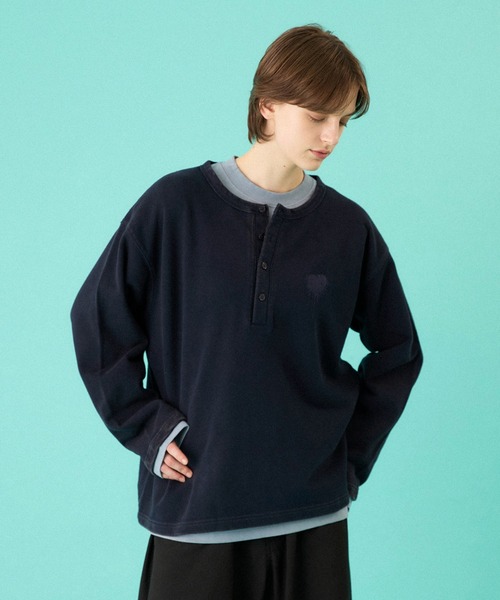 ONCILY（オンシェリー）の「HEART LOGO HENLEY NECK LAYERED SET / ハートロゴヘンリーレイヤードセット（Tシャツ/カットソー・メンズ・ネイビー/ブラック/ブラック系その他/杢グレー・SMALL/MEDIUM/LARGE）」の4枚目の写真