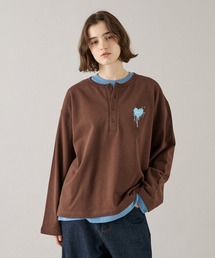 ONCILY（オンシェリー）の「HEART LOGO HENLEY NECK LAYERED SET / ハートロゴヘンリーレイヤードセット（Tシャツ/カットソー）」