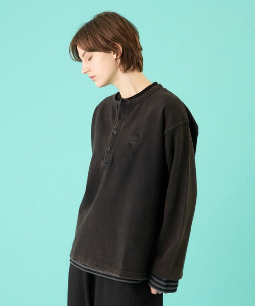 ONCILY（オンシェリー）の「HEART LOGO HENLEY NECK LAYERED SET / ハートロゴヘンリーレイヤードセット（Tシャツ/カットソー・メンズ・ネイビー/ブラック/ブラック系その他/杢グレー・SMALL/MEDIUM/LARGE）」の7枚目の写真