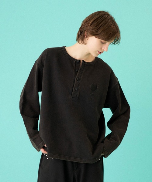 ONCILY（オンシェリー）の「HEART LOGO HENLEY NECK LAYERED SET / ハートロゴヘンリーレイヤードセット（Tシャツ/カットソー・メンズ・ネイビー/ブラック/ブラック系その他/杢グレー・SMALL/MEDIUM/LARGE）」の9枚目の写真