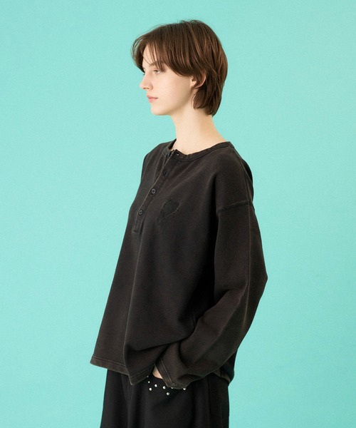 ONCILY（オンシェリー）の「HEART LOGO HENLEY NECK LAYERED SET / ハートロゴヘンリーレイヤードセット（Tシャツ/カットソー・メンズ・ネイビー/ブラック/ブラック系その他/杢グレー・SMALL/MEDIUM/LARGE）」の10枚目の写真