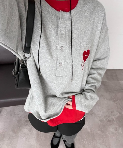ONCILY(オンシェリー)の「HEART LOGO HENLEY NECK LAYERED SET / ハートロゴヘンリーレイヤードセット(Tシャツ/カットソー・メンズ・ネイビー/ブラック/ブラック系その他/杢グレー/ブラック系その他2/ブラウン/ブラック系その他3/ブルー系その他・SMALL/MEDIUM/LARGE)」の12枚目の写真