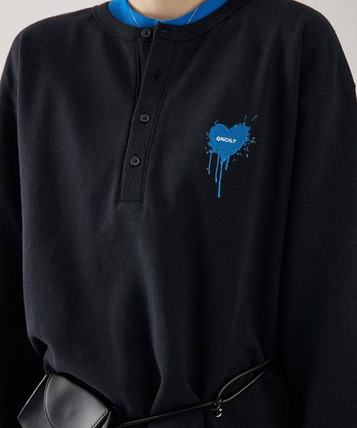 ONCILY(オンシェリー)の「HEART LOGO HENLEY NECK LAYERED SET / ハートロゴヘンリーレイヤードセット(Tシャツ/カットソー・メンズ・ネイビー/ブラック/ブラック系その他/杢グレー/ブラック系その他2/ブラウン/ブラック系その他3/ブルー系その他・SMALL/MEDIUM/LARGE)」の19枚目の写真