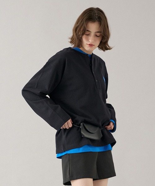 ONCILY(オンシェリー)の「HEART LOGO HENLEY NECK LAYERED SET / ハートロゴヘンリーレイヤードセット(Tシャツ/カットソー・メンズ・ネイビー/ブラック/ブラック系その他/杢グレー/ブラック系その他2/ブラウン/ブラック系その他3/ブルー系その他・SMALL/MEDIUM/LARGE)」の15枚目の写真