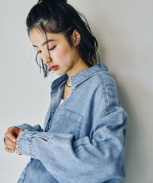 LEPSIM（レプシィム）の「AIRデニム長袖シャツ　639492（シャツ/ブラウス・レディース・グレー/ライトブルー/ブルー・FREE）」の20枚目の写真