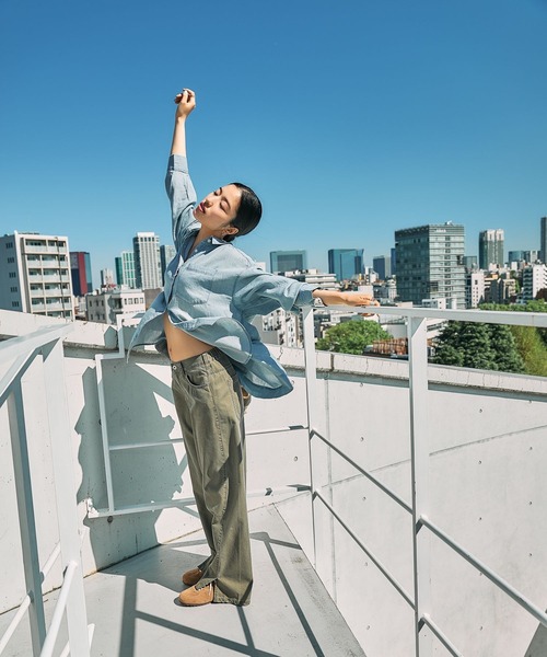 LEPSIM（レプシィム）の「AIRデニム長袖シャツ　639492（シャツ/ブラウス・レディース・グレー/ライトブルー/ブルー/ブルー系その他・FREE）」の16枚目の写真