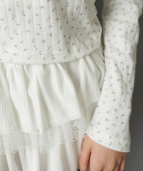 SPINNS（スピンズ）の「小花にきゅん♪ロゴ映えでつくる韓国ガーリートップス（Tシャツ/カットソー・レディース・サックスブルー/オフホワイト/グレー・ONESIZE）」の13枚目の写真