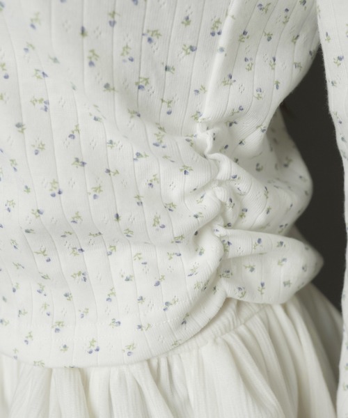 SPINNS（スピンズ）の「小花にきゅん♪ロゴ映えでつくる韓国ガーリートップス（Tシャツ/カットソー・レディース・サックスブルー/オフホワイト/グレー・ONESIZE）」の14枚目の写真