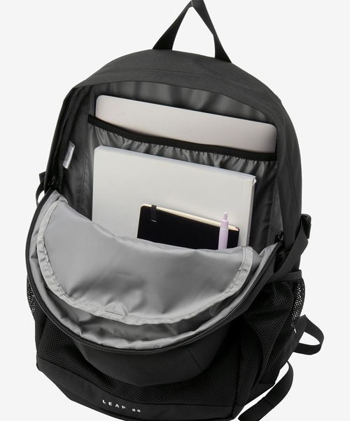 THE NORTH FACE(ザノースフェイス)の「【THE NORTH FACE/ザ ノースフェイス】リープ20(バックパック/リュック・メンズ・ホワイト/レッド/ブラック・FREE)」の9枚目の写真