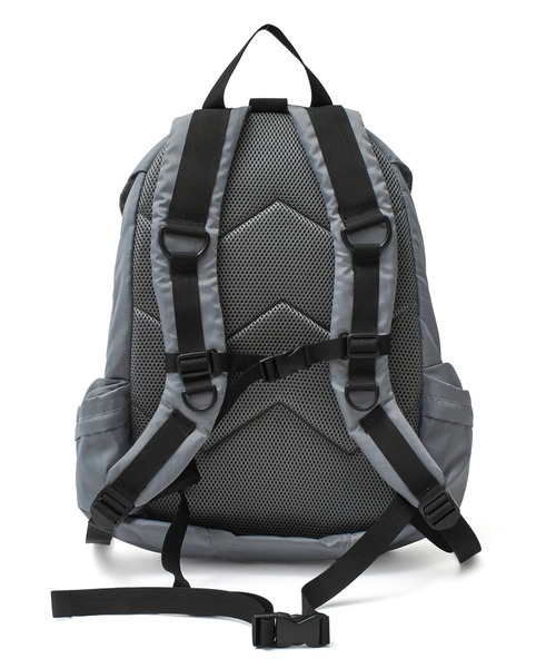 X-girl(エックスガール)の「METALLIC LOGO BACKPACK 【24L/大容量/A4サイズ/PC収納可能】(バックパック/リュック・レディース・ブラック/グレー・ONE SIZE)」の5枚目の写真