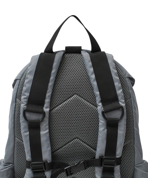 X-girl(エックスガール)の「METALLIC LOGO BACKPACK 【24L/大容量/A4サイズ/PC収納可能】(バックパック/リュック・レディース・ブラック/グレー・ONE SIZE)」の14枚目の写真