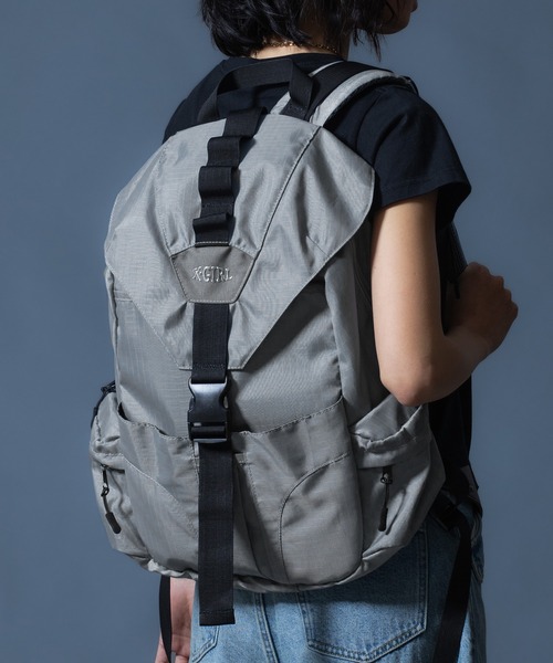 X-girl(エックスガール)の「METALLIC LOGO BACKPACK 【24L/大容量/A4サイズ/PC収納可能】(バックパック/リュック・レディース・ブラック/グレー・ONE SIZE)」の16枚目の写真