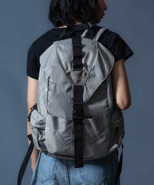 X-girl(エックスガール)の「METALLIC LOGO BACKPACK 【24L/大容量/A4サイズ/PC収納可能】(バックパック/リュック・レディース・ブラック/グレー・ONE SIZE)」の17枚目の写真