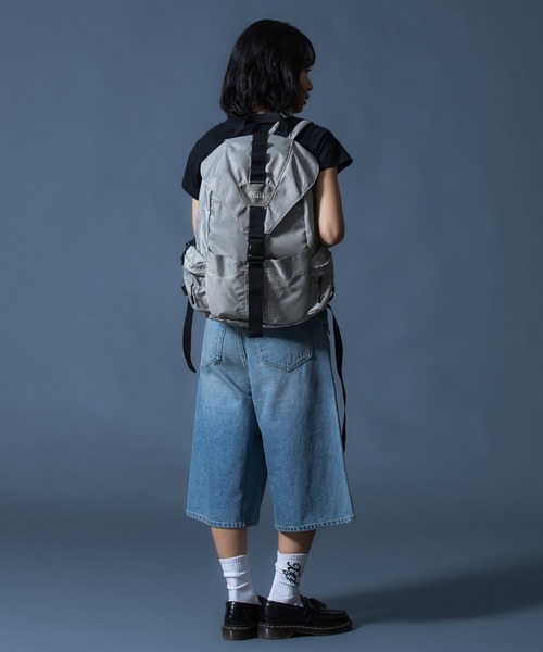 X-girl(エックスガール)の「METALLIC LOGO BACKPACK 【24L/大容量/A4サイズ/PC収納可能】(バックパック/リュック・レディース・ブラック/グレー・ONE SIZE)」の18枚目の写真