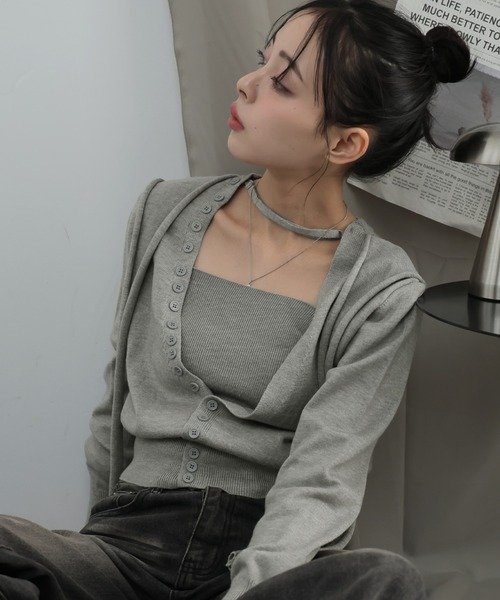 Ulysses(ユリシス)の「チョーカー付きボタンデザインカーディガン×キャミセット(カーディガン/ボレロ・レディース・ベージュ/グレー・F)」の3枚目の写真