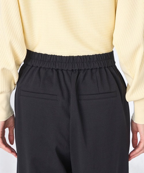 GALLORIA（ギャローリア）の「【伸縮性抜群】ピンタックワイドパンツ（その他パンツ・レディース・ブラック/チャコールグレー・L/LL/M/S）」の6枚目の写真