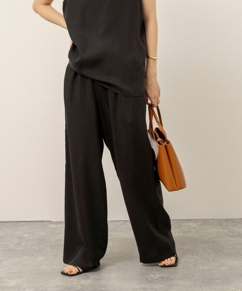 MAQWEL（マクウェル）の「《セットアップ対応》【MAQWEL/マクウェル】ウォッシャブルサテンパンツ（その他パンツ・レディース・ブラック/ダークブラウン/オフホワイト・M/S）」の3枚目の写真