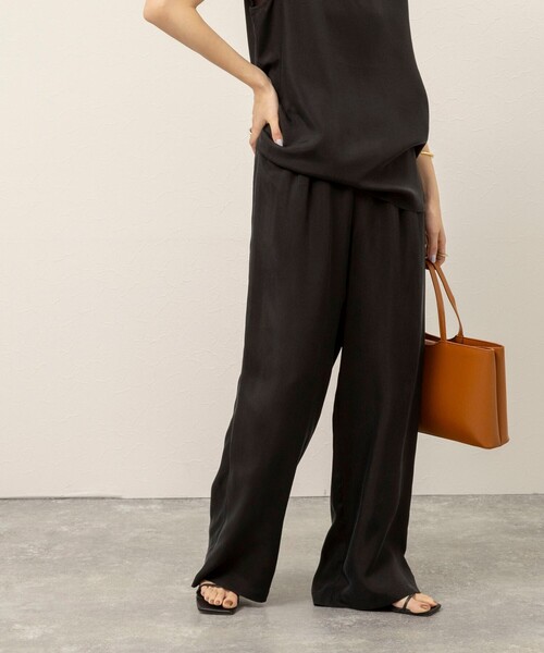 MAQWEL（マクウェル）の「《セットアップ対応》【MAQWEL/マクウェル】ウォッシャブルサテンパンツ（その他パンツ・レディース・ブラック/ダークブラウン/オフホワイト・M/S）」の7枚目の写真