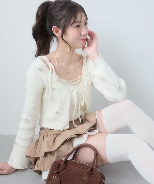 MAJESTIC LEGON（マジェスティックレゴン）の「キャミセットフラワーパールカーディガン（カーディガン/ボレロ・レディース・イエロー/グレー/ピンク/ブラック/アイボリー・MEDIUM）」の14枚目の写真