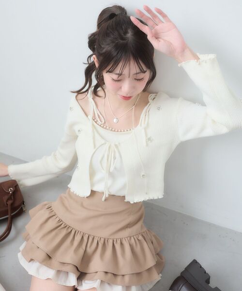 MAJESTIC LEGON（マジェスティックレゴン）の「キャミセットフラワーパールカーディガン（カーディガン/ボレロ・レディース・イエロー/グレー/ピンク/ブラック/アイボリー・MEDIUM）」の13枚目の写真