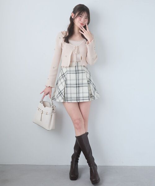 MAJESTIC LEGON（マジェスティックレゴン）の「キャミセットフラワーパールカーディガン（カーディガン/ボレロ・レディース・イエロー/グレー/ピンク/ブラック/アイボリー・MEDIUM）」の18枚目の写真