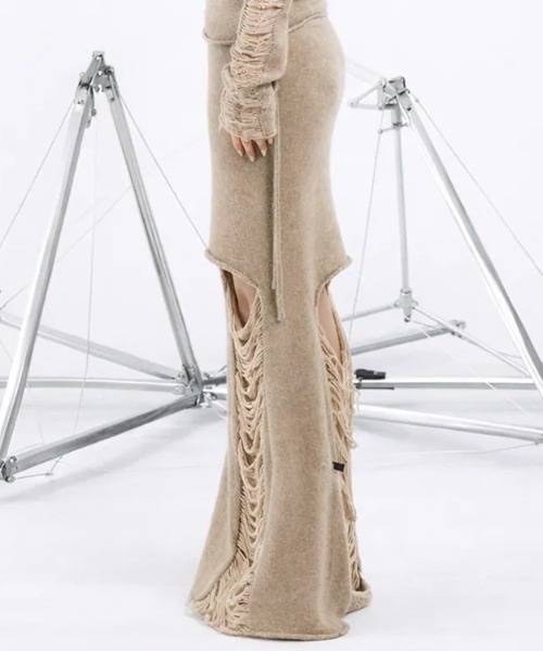 Seivson(セイヴソン)の「Seivson Fiberrism |Wool-Blend Cut-Out Knit Skirt(スカート・レディース・グリーン系その他/ブラック・MEDIUM)」の6枚目の写真