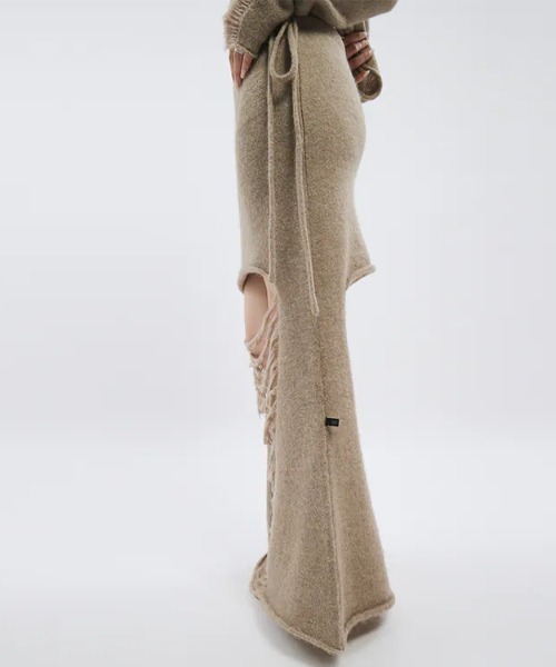 Seivson(セイヴソン)の「Seivson Fiberrism |Wool-Blend Cut-Out Knit Skirt(スカート・レディース・グリーン系その他/ブラック・MEDIUM)」の4枚目の写真