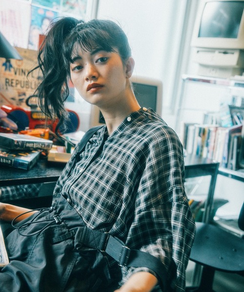 niko and...（ニコアンド）の「[MODE NORM CORE] シアー先染めコクーンシャツ（シャツ/ブラウス・レディース・ブルー/オフホワイト/ブラック・FREE）」の2枚目の写真