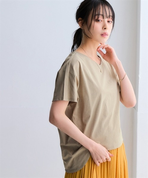 nissen（ニッセン）の「マルチドライカットソーVネックコクーンゆるシルエットプルオーバー（水陸両用・接触冷感・UVカット・吸汗速乾）＜大きいサイズ有＞（Tシャツ/カットソー・レディース・ベージュ/ライトグリーン/ピンク/ブルー/チャコールグレー/アイボリー・3L/LL/L/M/S）」の4枚目の写真