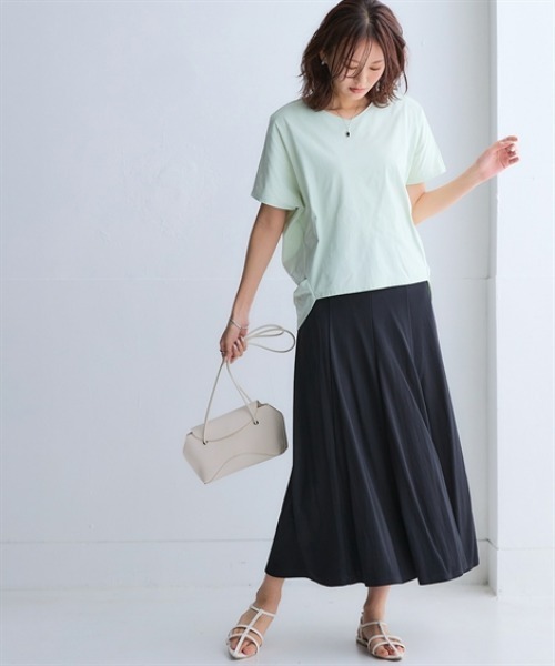 nissen（ニッセン）の「マルチドライカットソーVネックコクーンゆるシルエットプルオーバー（水陸両用・接触冷感・UVカット・吸汗速乾）＜大きいサイズ有＞（Tシャツ/カットソー・レディース・ベージュ/ライトグリーン/ピンク/ブルー/チャコールグレー/アイボリー・3L/LL/L/M/S）」の14枚目の写真