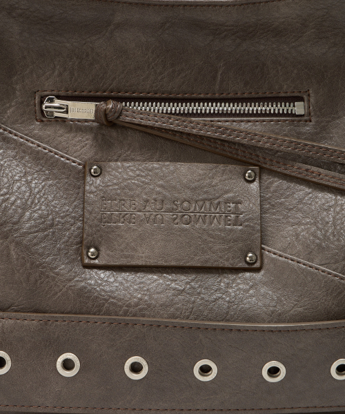ETRE AU SOMMET（エトレオソメ）の「Strap Belt Eyelet Cross Big Bag (Brown)（ショルダーバッグ・レディース・その他・FREE）」の3枚目の写真