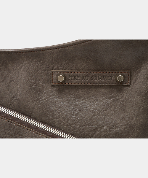 ETRE AU SOMMET（エトレオソメ）の「Strap Belt Eyelet Cross Big Bag (Brown)（ショルダーバッグ・レディース・その他・FREE）」の4枚目の写真