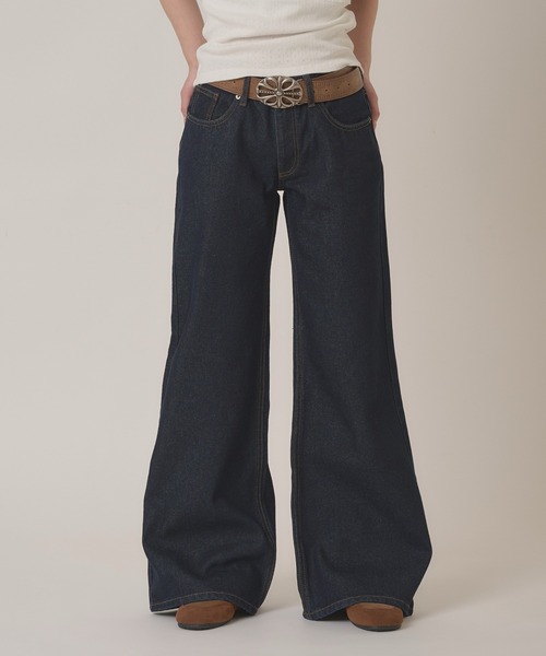 hazyl(ヘイジル)の「Low-rise wide-leg pants/ローライズワイドレッグパンツ(デニムパンツ・レディース・ベージュ/インディゴブルー・MEDIUM/SMALL)」の5枚目の写真