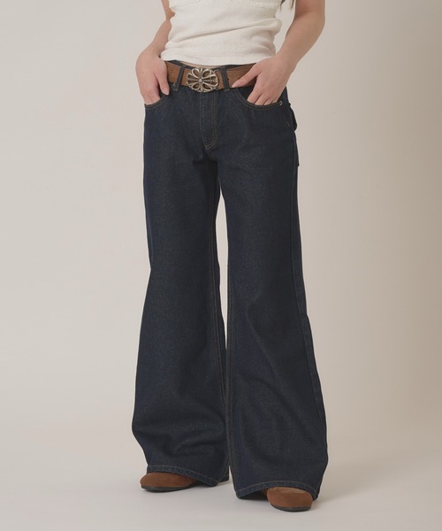 hazyl(ヘイジル)の「Low-rise wide-leg pants/ローライズワイドレッグパンツ(デニムパンツ・レディース・ベージュ/インディゴブルー・MEDIUM/SMALL)」の7枚目の写真