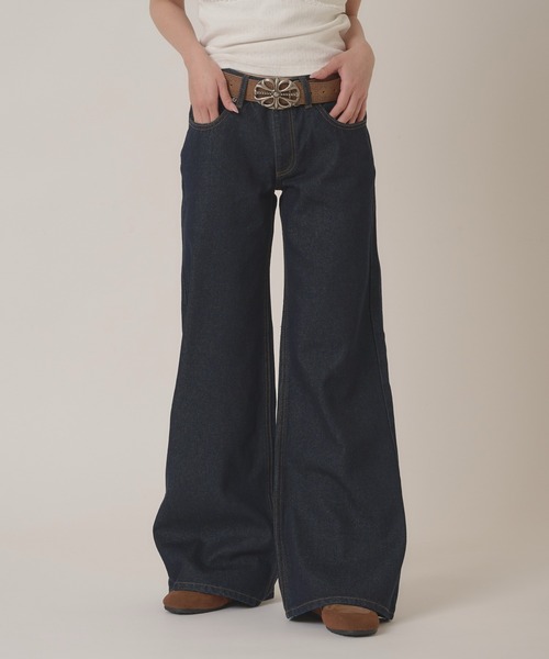 hazyl(ヘイジル)の「Low-rise wide-leg pants/ローライズワイドレッグパンツ(デニムパンツ・レディース・ベージュ/インディゴブルー・MEDIUM/SMALL)」の6枚目の写真