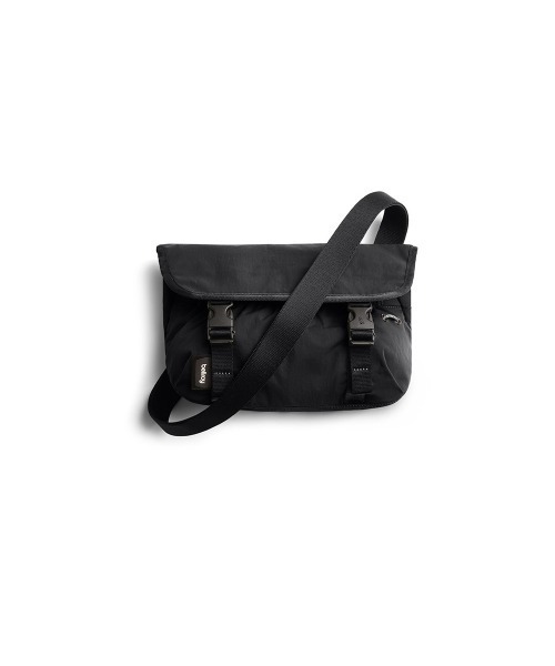 Bellroy(ベルロイ)の「Bellroy-メッセンジャーバッグ Cinch Mini Messenger Bag(メッセンジャーバッグ・メンズ・ブラック/ライトグリーン/バーガンディー・ONE SIZE/ONESIZE)」の10枚目の写真