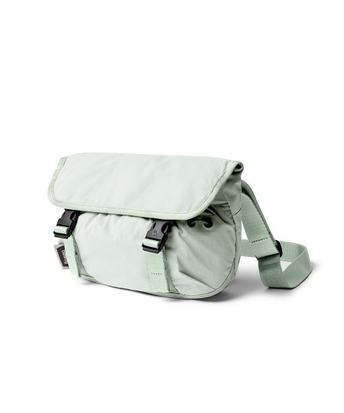 Bellroy(ベルロイ)の「Bellroy-メッセンジャーバッグ Cinch Mini Messenger Bag(メッセンジャーバッグ・メンズ・ブラック/ライトグリーン/バーガンディー・ONE SIZE/ONESIZE)」の14枚目の写真