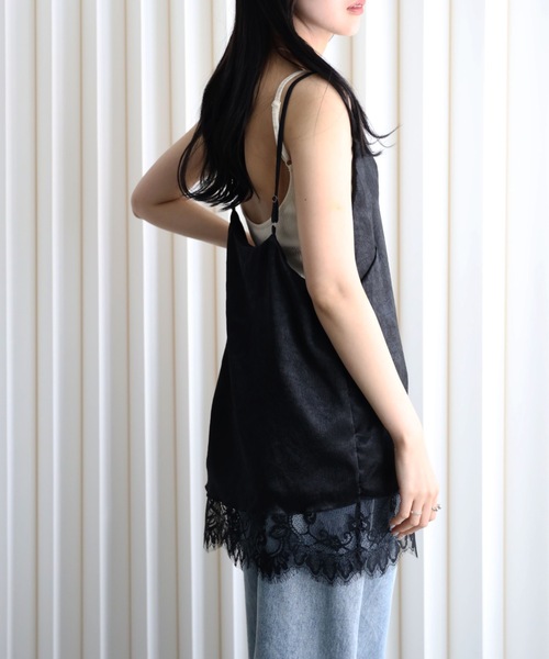 YENNA(イェンナ)の「レーストリムキャミ/レイヤードサテンチュニック/スリップドレス(キャミソール・レディース・ブラック/アイボリー・FREE)」の6枚目の写真