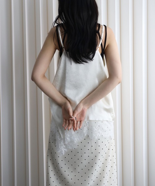 YENNA(イェンナ)の「レーストリムキャミ/レイヤードサテンチュニック/スリップドレス(キャミソール・レディース・ブラック/アイボリー・FREE)」の12枚目の写真