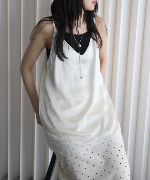 YENNA(イェンナ)の「レーストリムキャミ/レイヤードサテンチュニック/スリップドレス(キャミソール・レディース・ブラック/アイボリー・FREE)」の14枚目の写真
