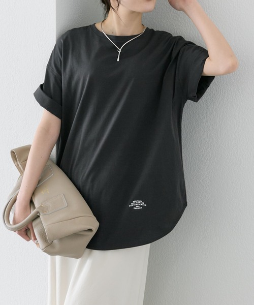 PUAL CE CIN（ピュアルセシン）の「汗ジミ防止加工ワンポイントロゴ刺繍Tシャツ（Tシャツ/カットソー・レディース・スミクロ/ベージュ/オフホワイト・FREE）」の2枚目の写真