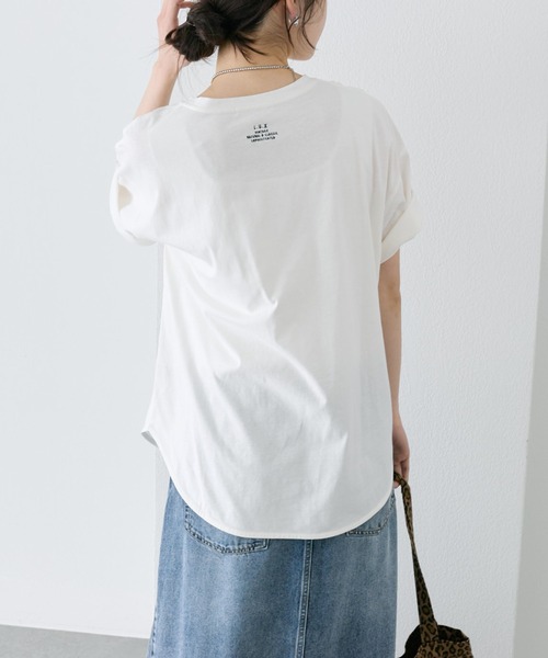 PUAL CE CIN（ピュアルセシン）の「汗ジミ防止加工ワンポイントロゴ刺繍Tシャツ（Tシャツ/カットソー・レディース・スミクロ/ベージュ/オフホワイト・FREE）」の5枚目の写真