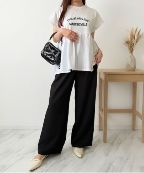 Maison Calme(メゾンカルム)の「【26年春夏新作】ワイドペプラムノースリーブカレッジロゴTシャツ プレーティング天竺(Tシャツ/カットソー・レディース・ホワイト/ブラック/ネイビー・M)」の6枚目の写真