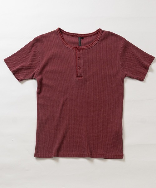 JOHN'S CLOSET(ジョンズクローゼット)の「【13】ワンポイントクロス/ピグメント加工 ジャストフィット ワッフル ヘンリーネックTシャツ(Tシャツ/カットソー・メンズ・ブラック/レッド/ホワイト/チャコールグレー・SMALL/LARGE/MEDIUM)」の4枚目の写真