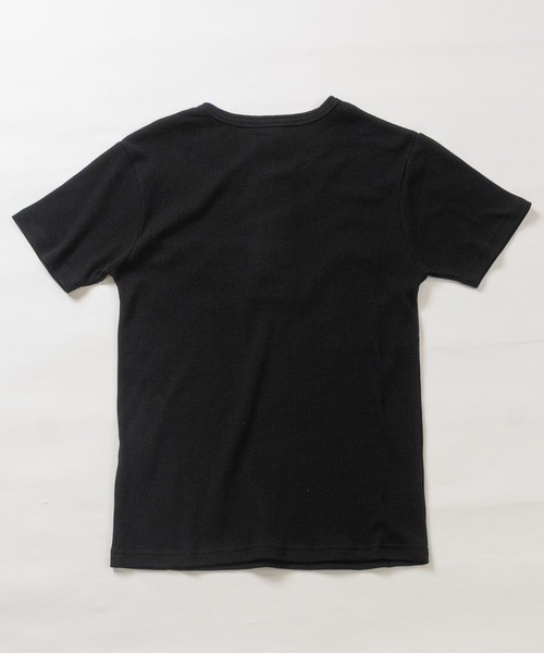 JOHN'S CLOSET(ジョンズクローゼット)の「【13】ワンポイントクロス/ピグメント加工 ジャストフィット ワッフル ヘンリーネックTシャツ(Tシャツ/カットソー・メンズ・ブラック/レッド/ホワイト/チャコールグレー・SMALL/LARGE/MEDIUM)」の15枚目の写真