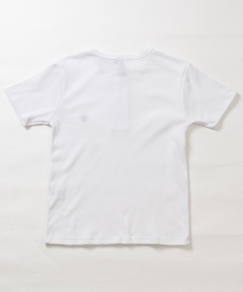 JOHN'S CLOSET(ジョンズクローゼット)の「【13】ワンポイントクロス/ピグメント加工 ジャストフィット ワッフル ヘンリーネックTシャツ(Tシャツ/カットソー・メンズ・ブラック/レッド/ホワイト/チャコールグレー・SMALL/LARGE/MEDIUM)」の14枚目の写真