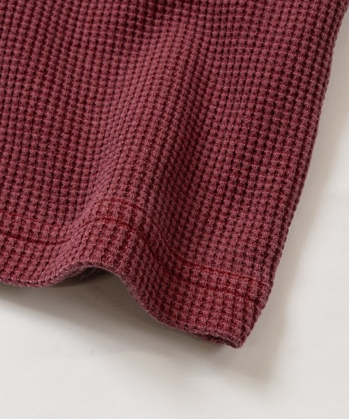 JOHN'S CLOSET(ジョンズクローゼット)の「【13】ワンポイントクロス/ピグメント加工 ジャストフィット ワッフル ヘンリーネックTシャツ(Tシャツ/カットソー・メンズ・ブラック/レッド/ホワイト/チャコールグレー・SMALL/LARGE/MEDIUM)」の12枚目の写真