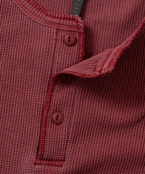 JOHN'S CLOSET(ジョンズクローゼット)の「【13】ワンポイントクロス/ピグメント加工 ジャストフィット ワッフル ヘンリーネックTシャツ(Tシャツ/カットソー・メンズ・ブラック/レッド/ホワイト/チャコールグレー・SMALL/LARGE/MEDIUM)」の11枚目の写真
