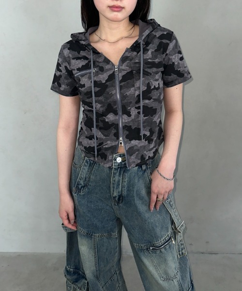 Bamm(バム)の「カモフラ柄ダブルジップ半袖フーディートップス(Tシャツ/カットソー・レディース・グレー/カーキ・FREE)」の3枚目の写真