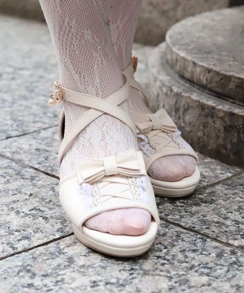 axes femme（アクシーズファム）の「いちご柄インソールサンダル（サンダル・レディース・キナリ/ネイビー・MEDIUM/LARGE）」の2枚目の写真